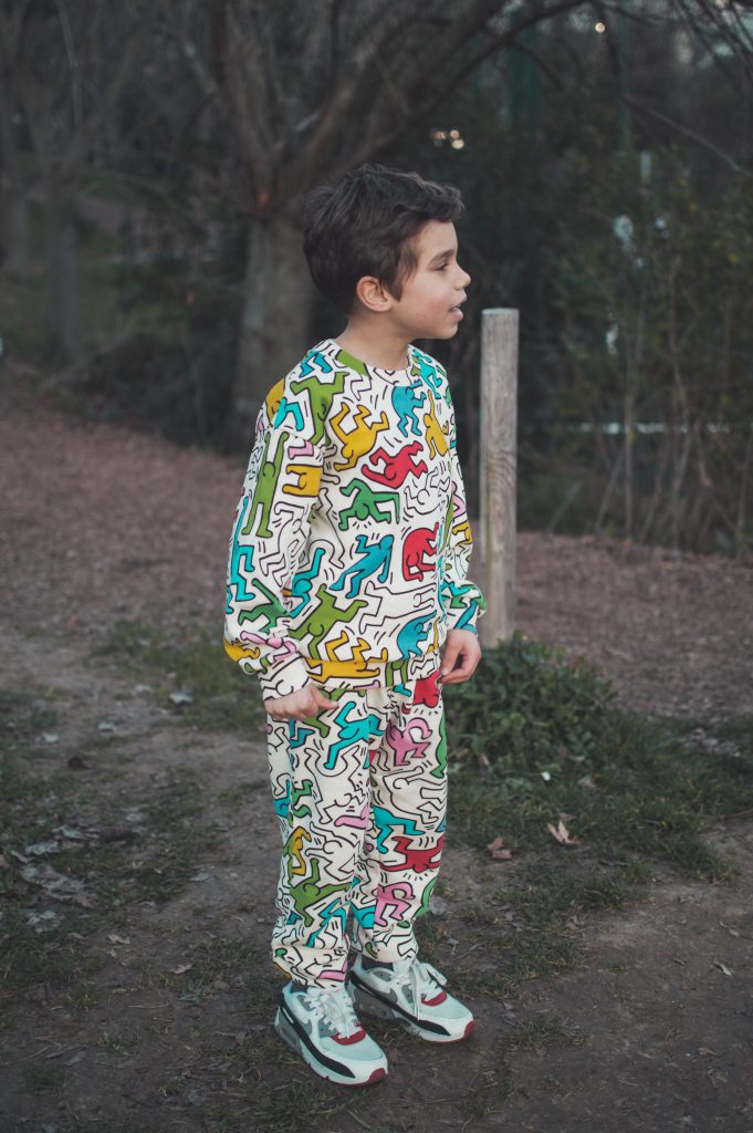 Danny couleur debout entier plein pied parc exterieur pyjama baskets brotherhood